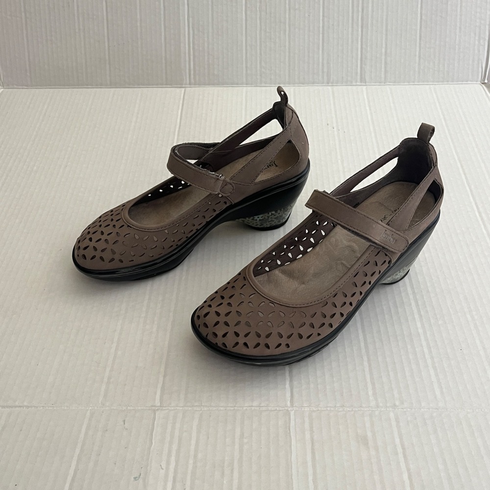 Jambu Calypso Floral Wedge Mary Jane 7.5M Taupe Comfort Memory Foam Y2K Granola